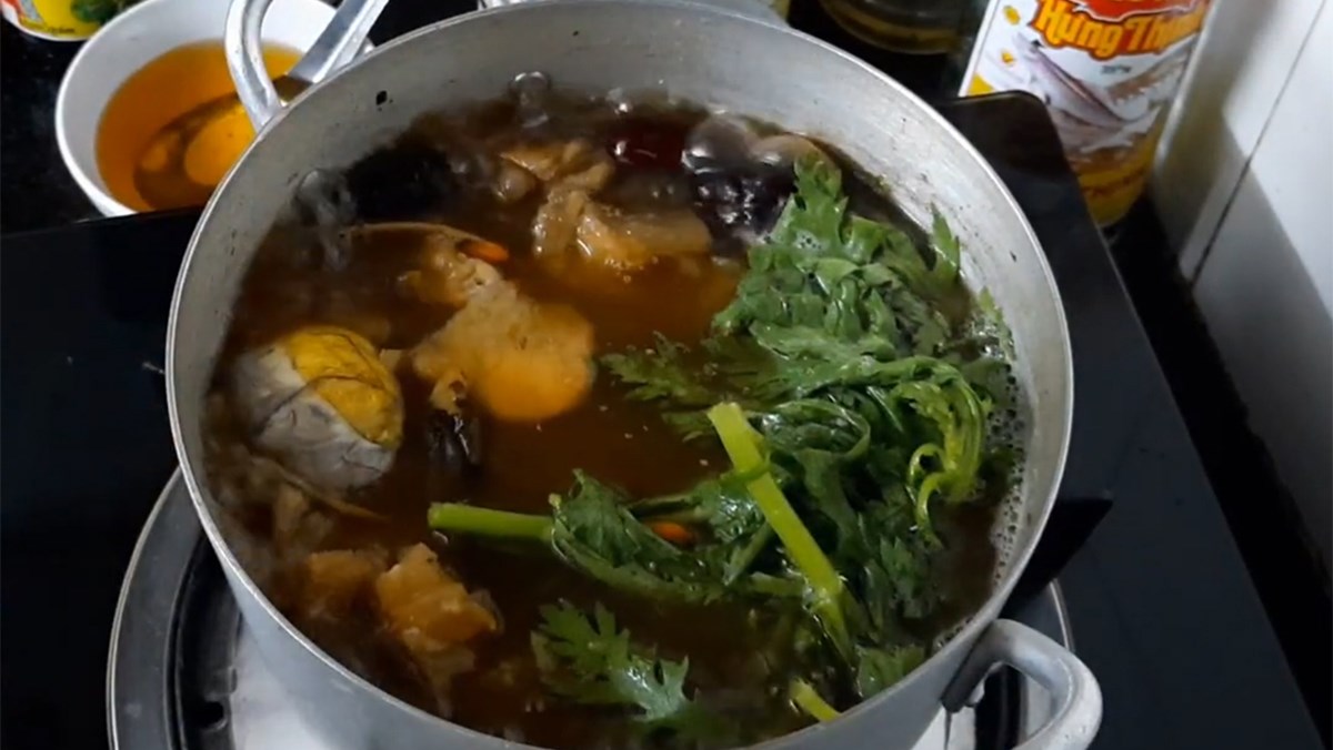 Gân bò hầm thuốc bắc Gân bò hầm thuốc bắc