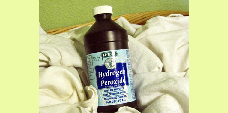 Oxy già (có bán tại hiệu thuốc) Oxy già (có bán tại hiệu thuốc)