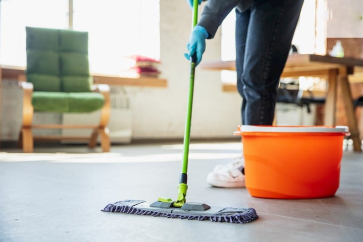 Cách lau nhà sạch bằng nước ấm Cách lau nhà sạch bằng nước ấm