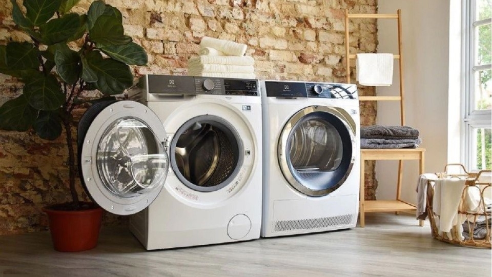 may-say-quan-ao-electrolux-cua-nuoc-nao-2