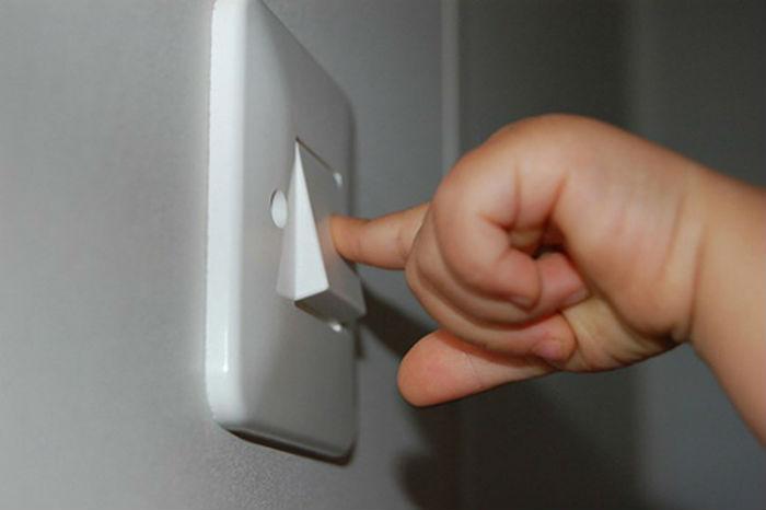Tắt đèn khi ra khỏi phòng
