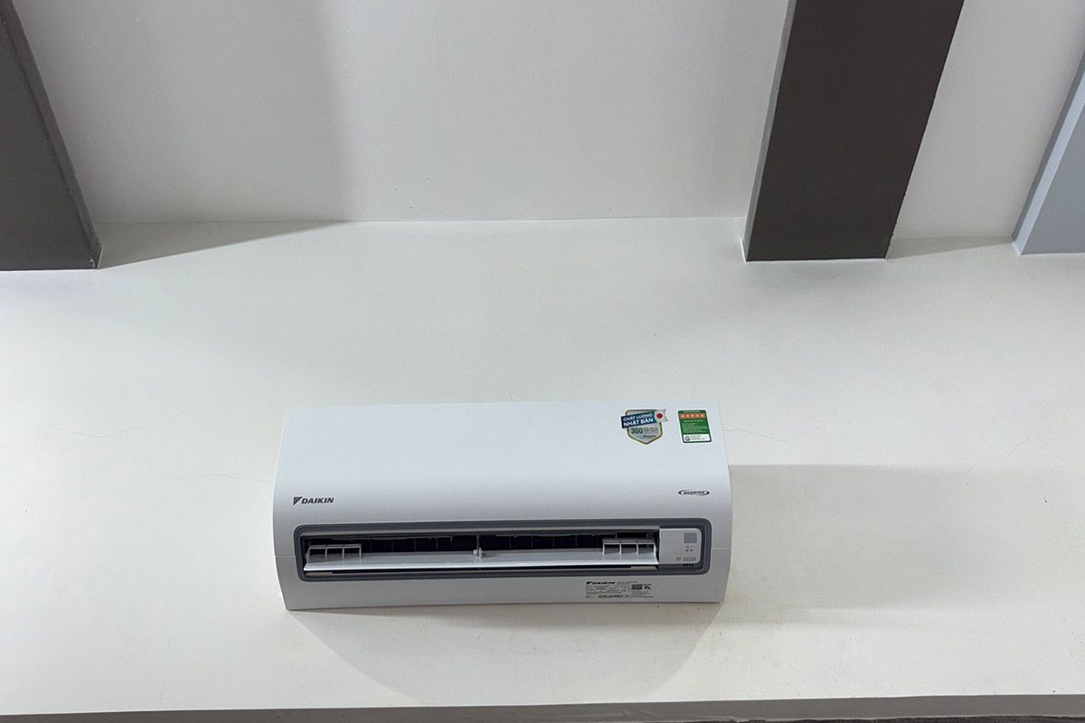 Điều hòa Daikin 12000btu 1 chiều FTKB35ZVMV