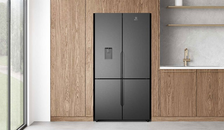 Thiết kế Multi Door 4 cửa sang trọng tối ưu Ax88 one giaitri tructuyen lưu trữ trên tủ lạnh Electrolux 562 Lít EQE5660A-B Thiết kế Multi Door 4 cửa sang trọng tối ưu Ax88 one giaitri tructuyen lưu trữ trên tủ lạnh Electrolux 562 Lít EQE5660A-B