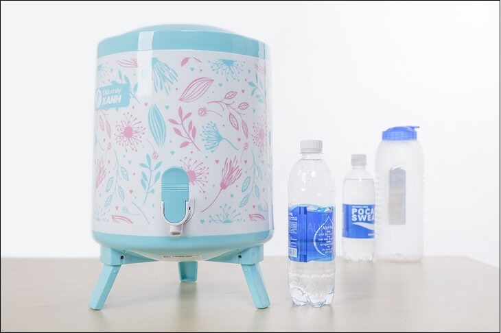 Thùng đá nhựa Pioneer BD001 8 lít giúp dự trữ đá mà không phải tốn điện Thùng đựng đá sẽ có chức năng bảo quản đá không bị tan nhanh, giúp làm và giữ nước mát