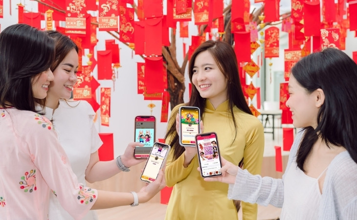 Lì xì online cũng là một cách khá phổ biến hiện nay vì nhanh và tiện lợi Lì xì online cũng là một cách khá phổ biến hiện nay vì nhanh và tiện lợi