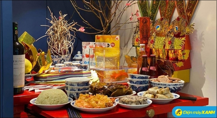 Việc cúng Gia tiên mang ý nghĩa sâu sắc trong văn hóa Việt Nam, thể hiện lòng hiếu kính và tri ân đối với ông bà, tổ tiên Việc cúng Gia tiên mang ý nghĩa sâu sắc trong văn hóa Việt Nam, thể hiện lòng hiếu kính và tri ân đối với ông bà, tổ tiên